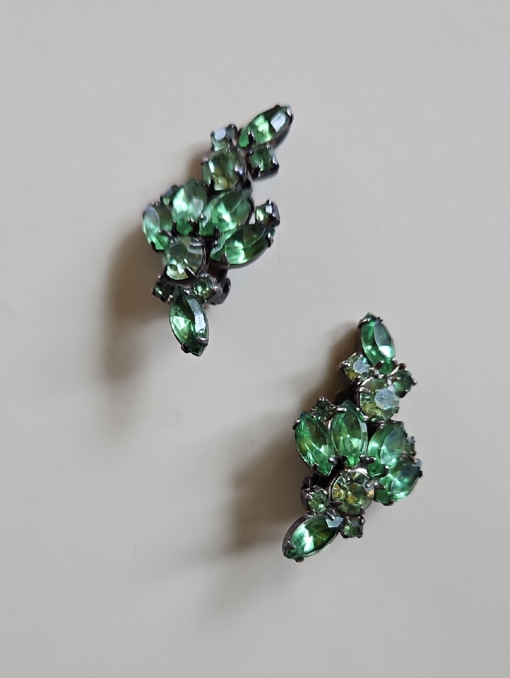 Vintage two-tone green rhinestones clip on earrings Tight Clasp Stunning Colors - Picture 6 of 6